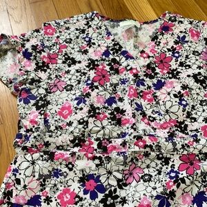 Scrubology top very flattering fit